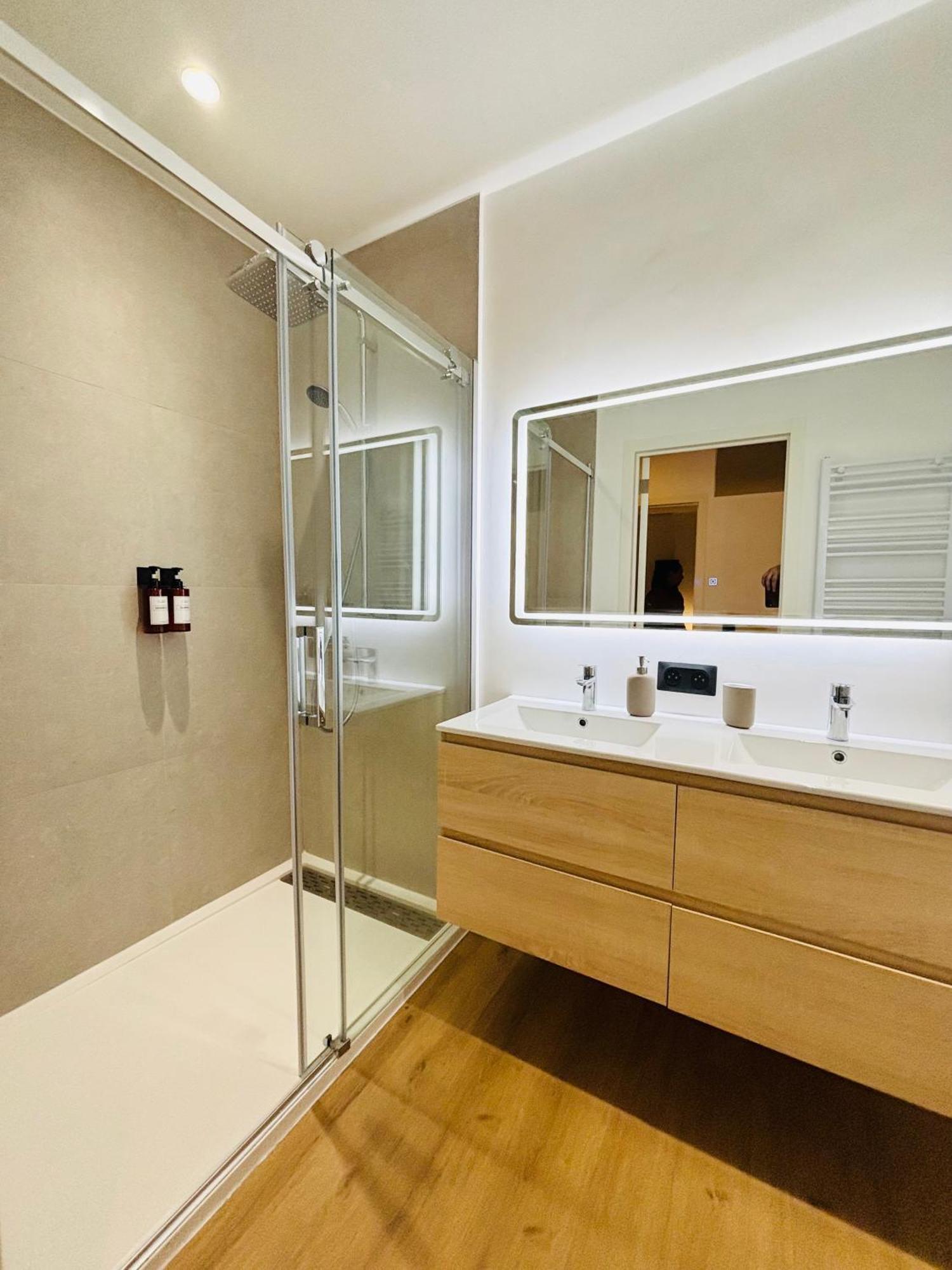 דירות בריסל Cozy Flat מראה חיצוני תמונה